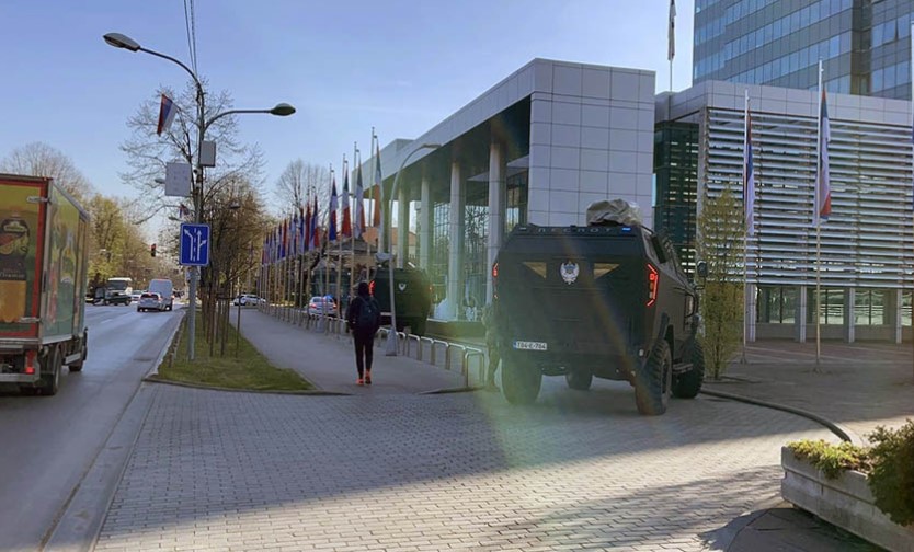 SAJ ISPRED ZGRADE VLADE RS: Povećane mjere bezbjednosti u Republici Srpskoj