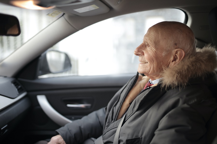 TRI VOZAČA MALO JAČA! Sudar tri automobila, vozači skupa imaju 265 godina!