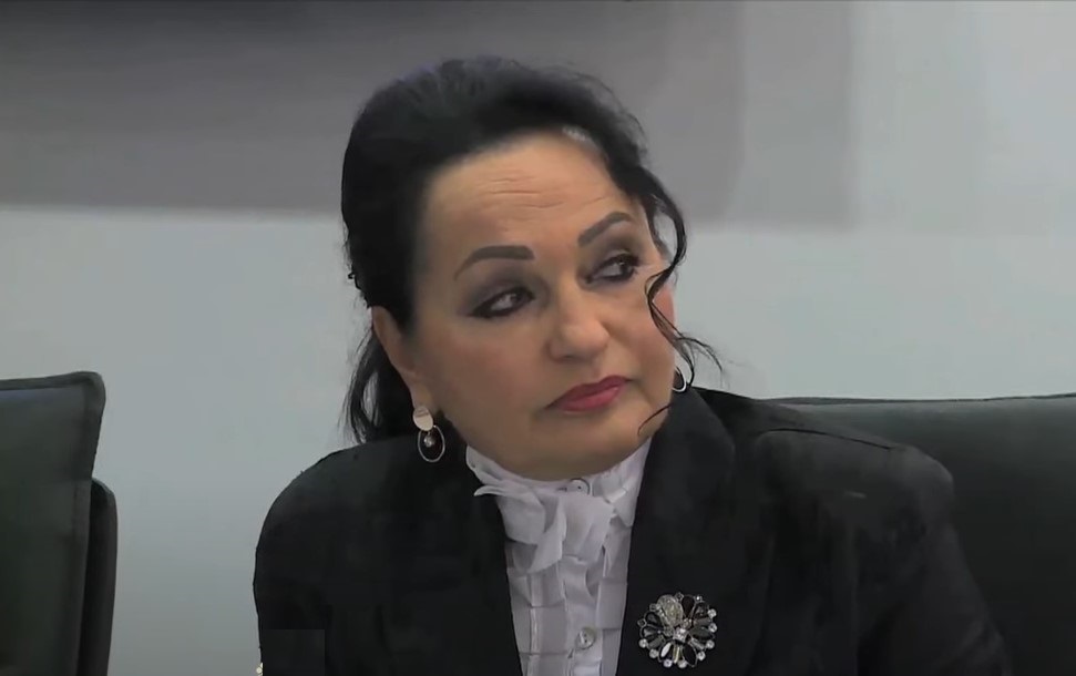 VESNA MEDENICA POKUŠALA DA SE UBIJE! Prerezala sebi vrat! U aferu umiješan i njen sin, za usluge uzimao procenat!