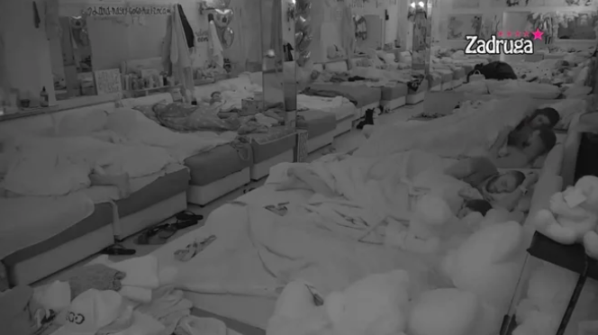 VIKI I MARKO ZALJULJALI KREVETE:  Svojim uzdasima sve probudili! (VIDEO 18+)