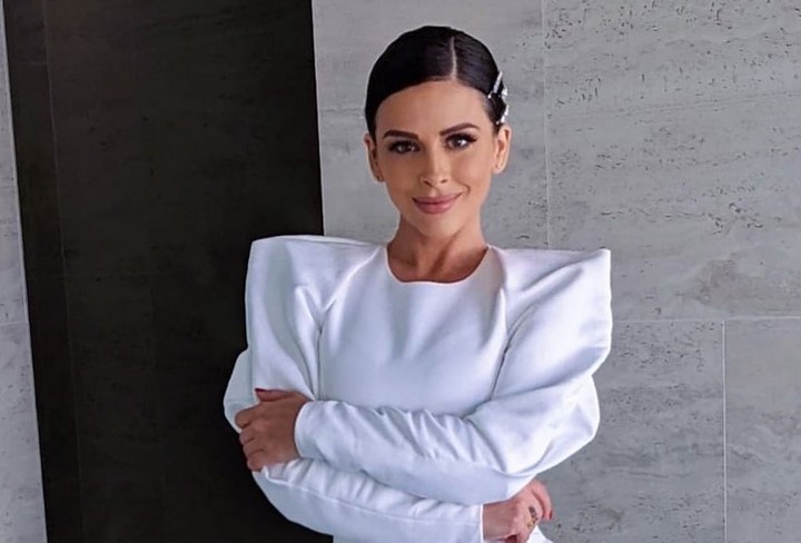 ANA SEVIĆ PONOSNO POKAZALA svoje troje nasljednika u prazničnom okruženju (FOTO)