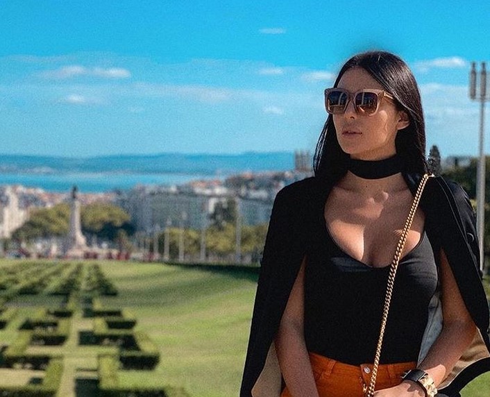 PJEVAČICA POKAZALA IZVAJANO TIJELO Anastasija "grmi" u minijaturnom bikiniju (FOTO)