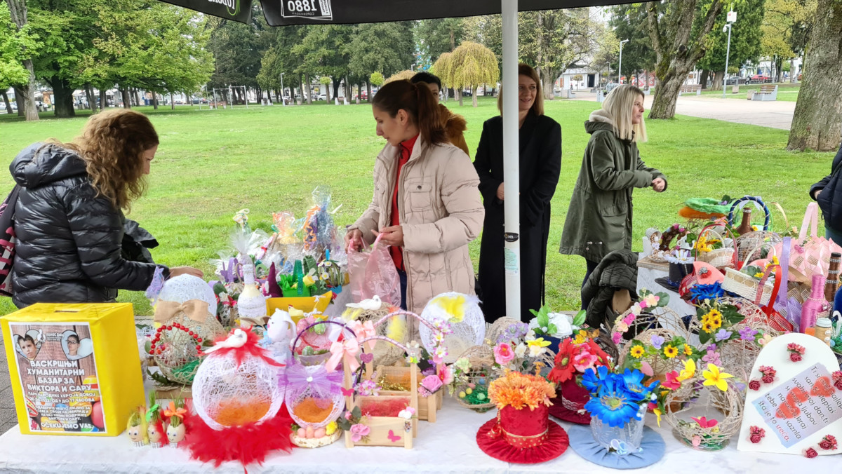 POKAŽIMO HUMANOST! Bazar za hrabre mališane iz Doboja: Pomoć u liječenju Viktora i Sare