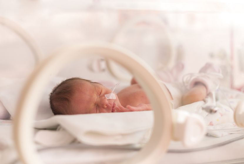 ŠOKANTNA ISPOVIJEST RODITELJA ČIJA JE BEBA PALA NA POD U PORODILIŠTU Čestitali rođenje, prećutali pad: CT pokazao obostranu frakturu lobanje i hematom