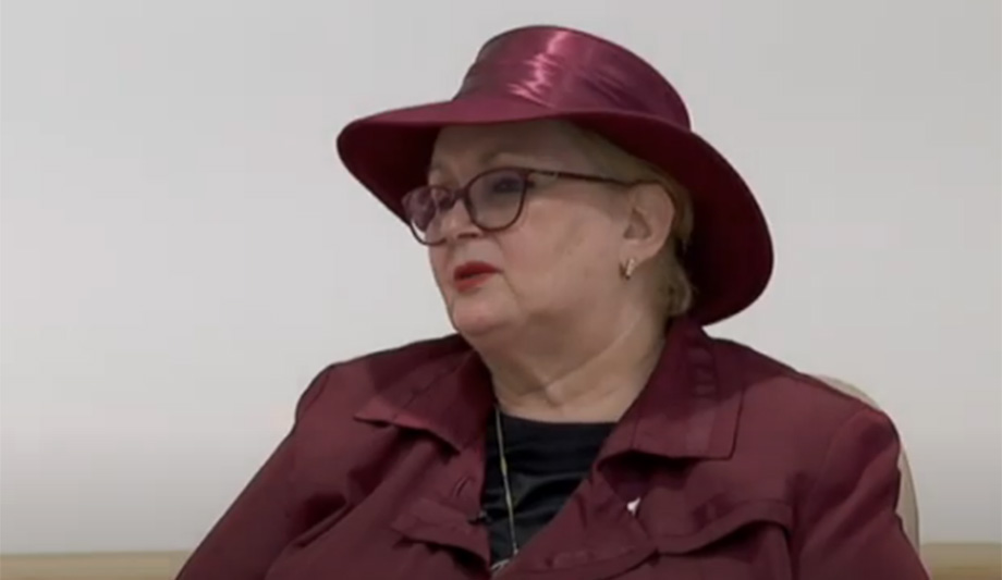 BISERINI "BISERI" Turkovićeva usred konferencije stavila maramu na glavu (FOTO)