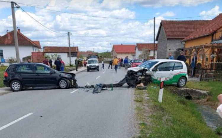TEŠKA SAOBRAĆAJNA NESREĆA KOD CAZINA! Lica prevezena u bolnicu, jedno zadržano na liječenju