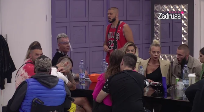 PROSIDBA U BELOJ KUĆI! Dejan usred emisije kleknuo i zaprosio Aleks! (VIDEO)