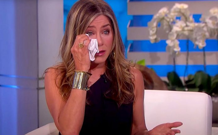 "KAO DA ME NEKO UDARIO U STOMAK" Porodična tragedija Dženifer Aniston - sa majkom 15 godina nije ni riječ progovorila