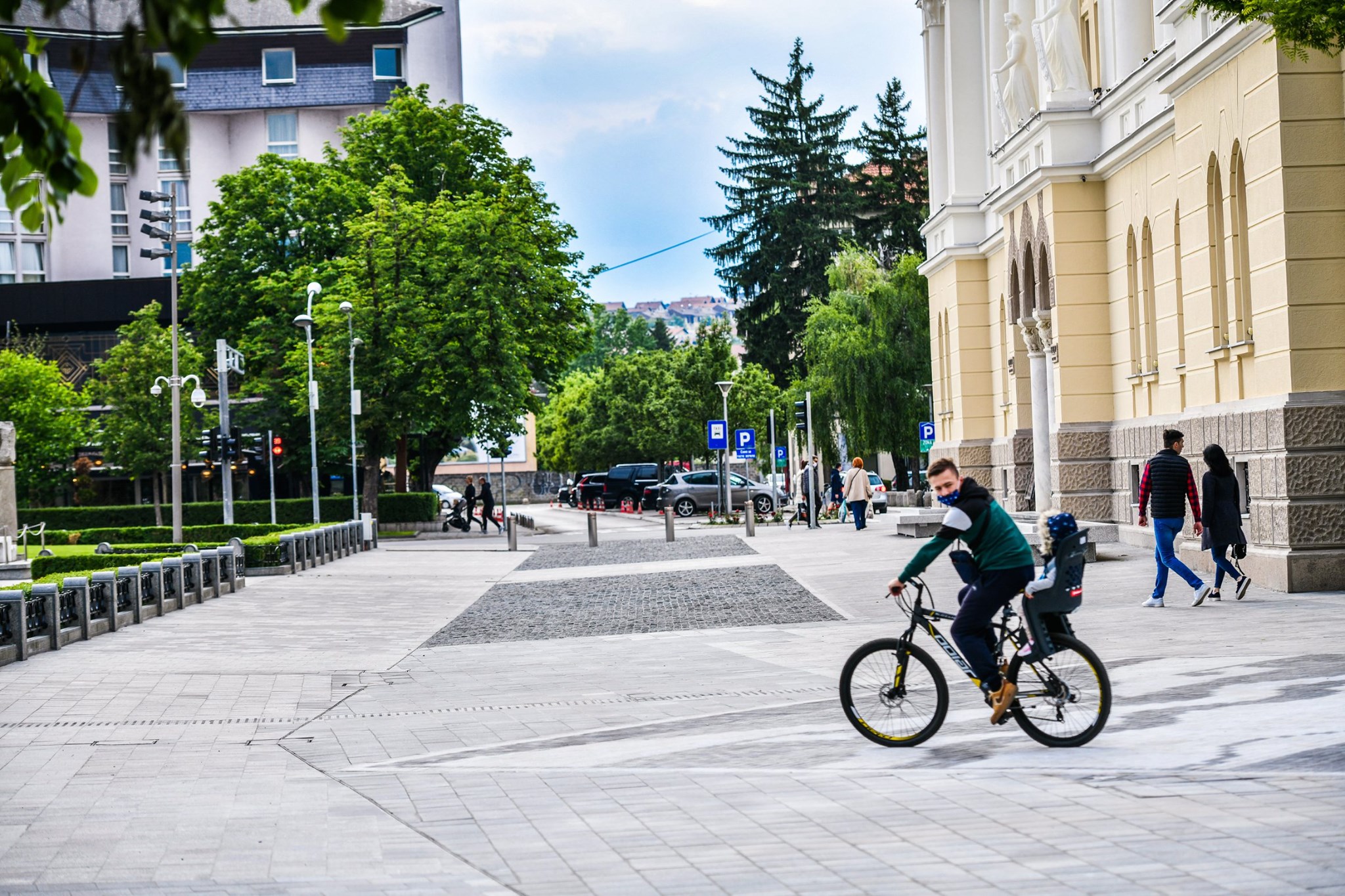 GRAD BANJA LUKA – JAVNI POZIV: Novčana pomoć porodicama sa četvoro i više djece