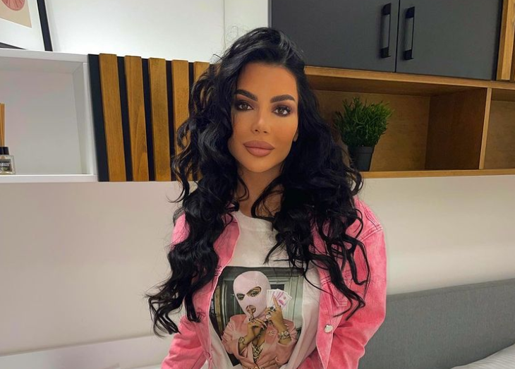 SLAVLJE U PORODICI TOPALOVIĆ Helena objavila fotku na kojoj strasno ljubi supruga te najavila ovo (FOTO)