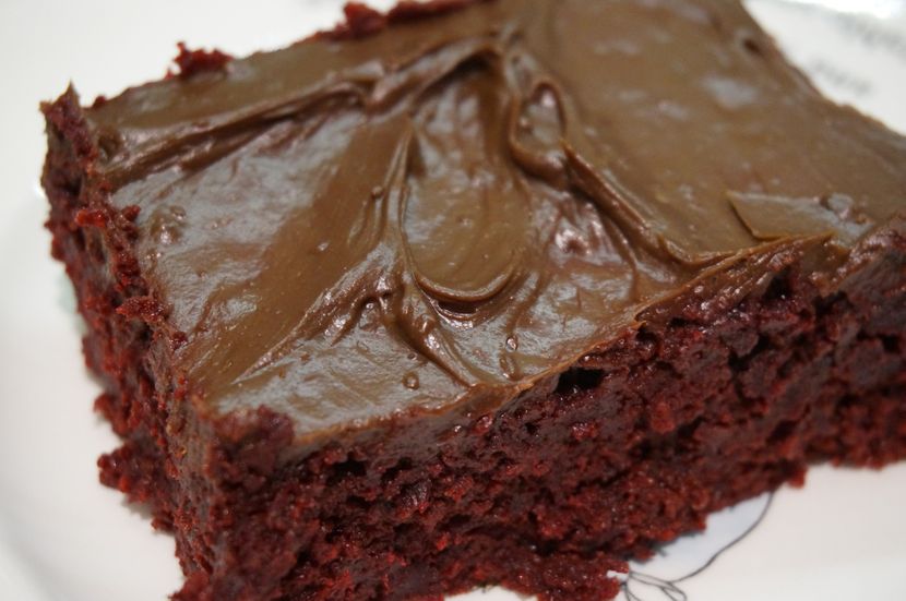 SPREMA SE LAKO! SVI GA OBOŽAVAJU: Recept za brzi kolač sa grizom i jabukama