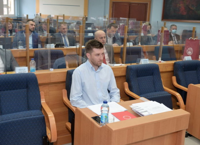 KOVAČEVIĆ OSTAJE! Nije usvojena inicijativa za smjenu gradonačelnika Prijedora