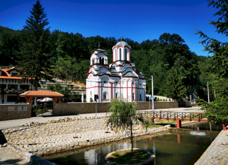 (FOTO) JOŠ JEDNO ČUDO MANASTIRA TUMANE Poslije 12 godina borbe za potomstvo, par dobio kćerku