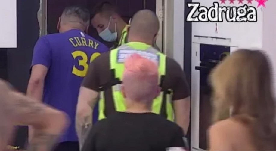 JE*EM TI TATU U INVALIDSKIM KOLICIMA Miki Đuričić brutalno napao cimerku