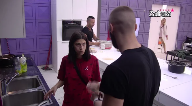 STALNO JE POSMATRAJU: Milica se požalila Mensuru! "Svašta će da nam naprave" (VIDEO)