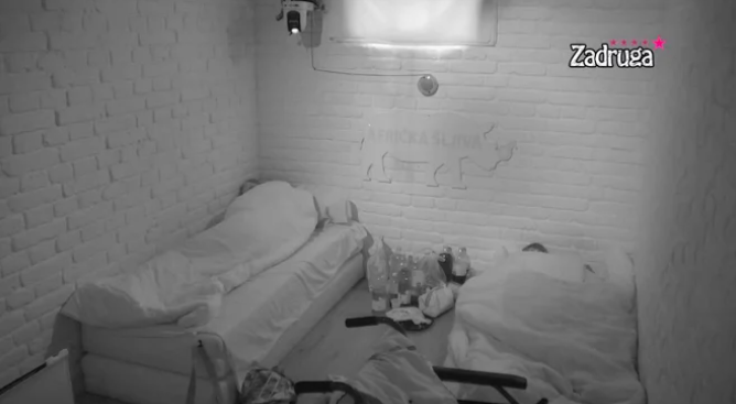 Miljana i Bebica se zavukli pod jorgan, Zola ispratio sve! (VIDEO)