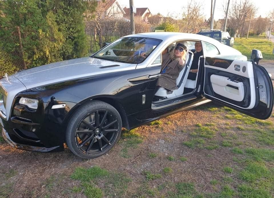 NADA TOPČAGIĆ NEMA ZA GORIVO! Ne može da vozi skupocjeni automobil (FOTO)