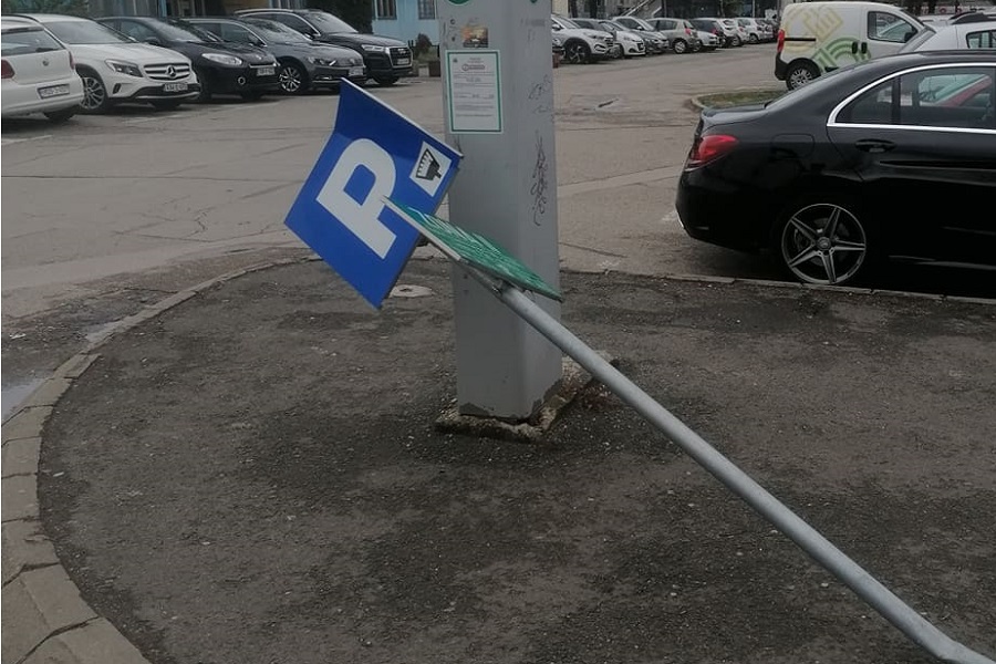 IMA LI BANJALUKA PROBLEM SA VANDALIZMOM? Sve češće uništavanje znakova i gradskog zelenila! (FOTO)