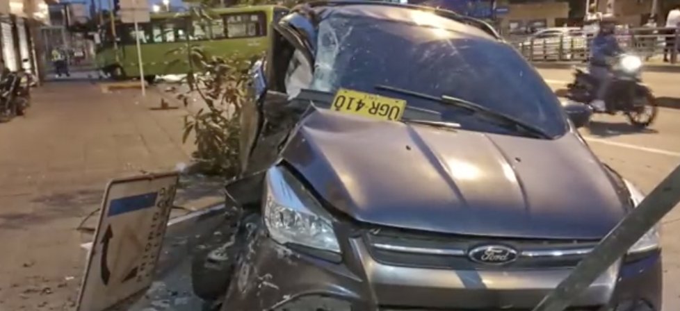 PROŠAO KOZ CRVENO I UDARIO U AUTOBUS! Ljekari se bore za život nekadašnjeg igrača Real Madrida (VIDEO)