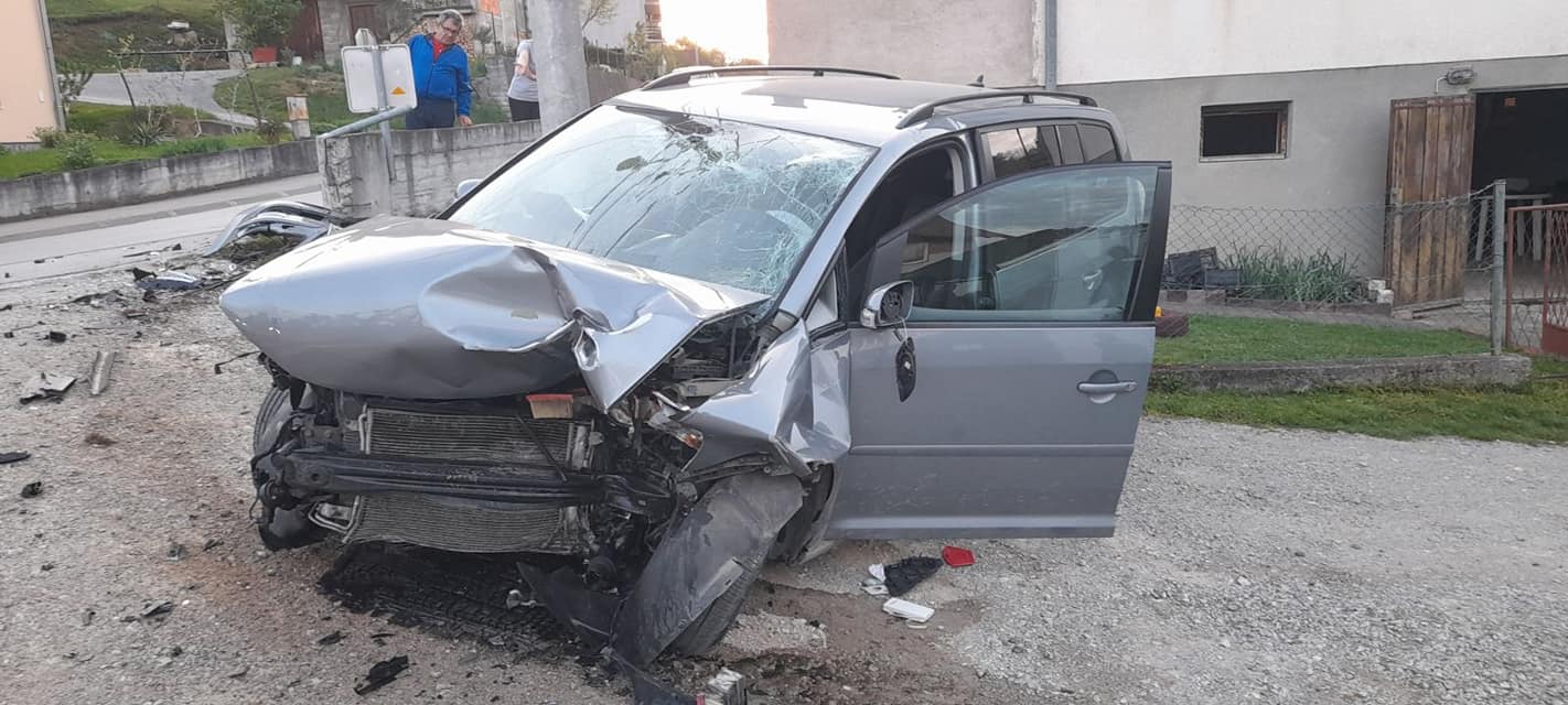STRAVIČNA SAOBRAĆAJNA NESREĆA U BANJALUCI! Jedna osoba povrijeđena (FOTO)
