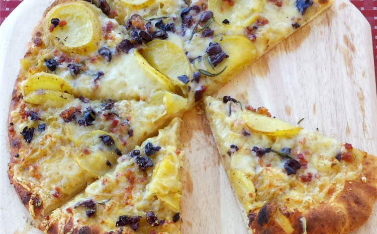 PRIJEDLOG ZA RUČAK: Pizza s krompirom i maslinama