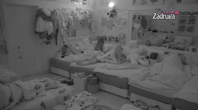 DALILA I CAR SKINULI BUBICE i prepustili se uživanju u razgovoru! (VIDEO)