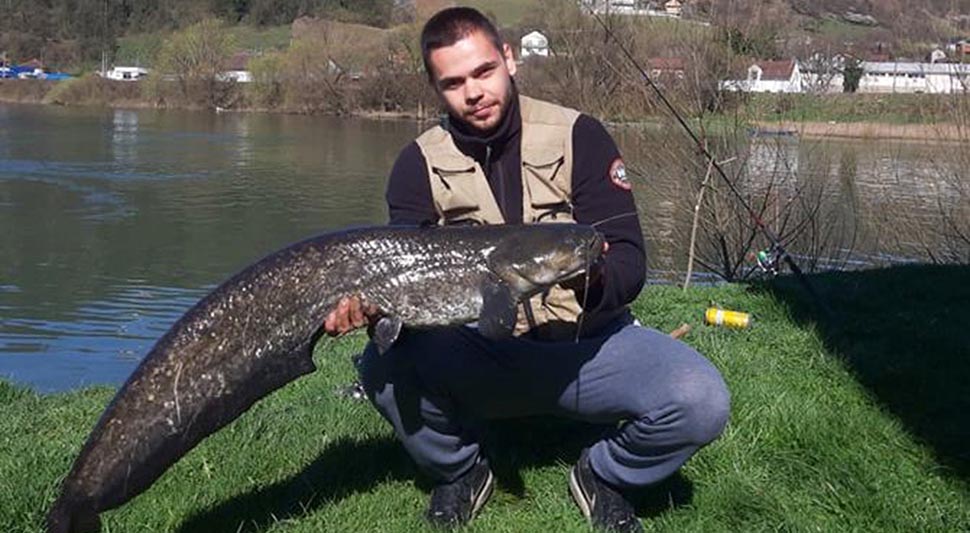 MAŠALA! Mladić upecao soma od 10 kilograma na ušću Sane u Unu (FOTO)