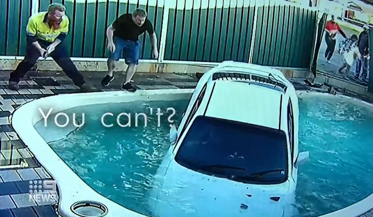 PIJANA AUTOM ULETILA U KOMŠIJIN BAZEN: Upalila brisače, ali ne trza da izađe! Jedva je "spasili"! (VIDEO)