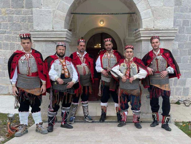 SLUŽENO VEČERNJE BOGOSLUŽENJE! Veliki petak obilježen u Krajini i Dalmaciji