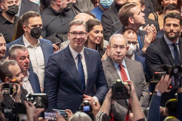 VUČIĆ UBJEDLJIVO VODI: Osvojio je oko 61 odsto
