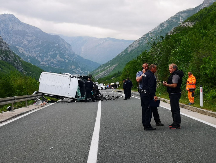 DETALJI STRAVIČNE SAOBRAĆAJKE: Po cesti skupljali ljude, osmoro prevezeno u Mostar
