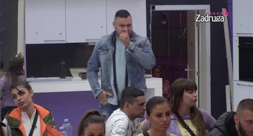 ZADRUGARIMA PUŠTEN SNIMAK VRELE AKCIJE CARA I SANJE! On otkrio kako se osjeća, a evo kako je Dalila reagovala! (VIDEO)