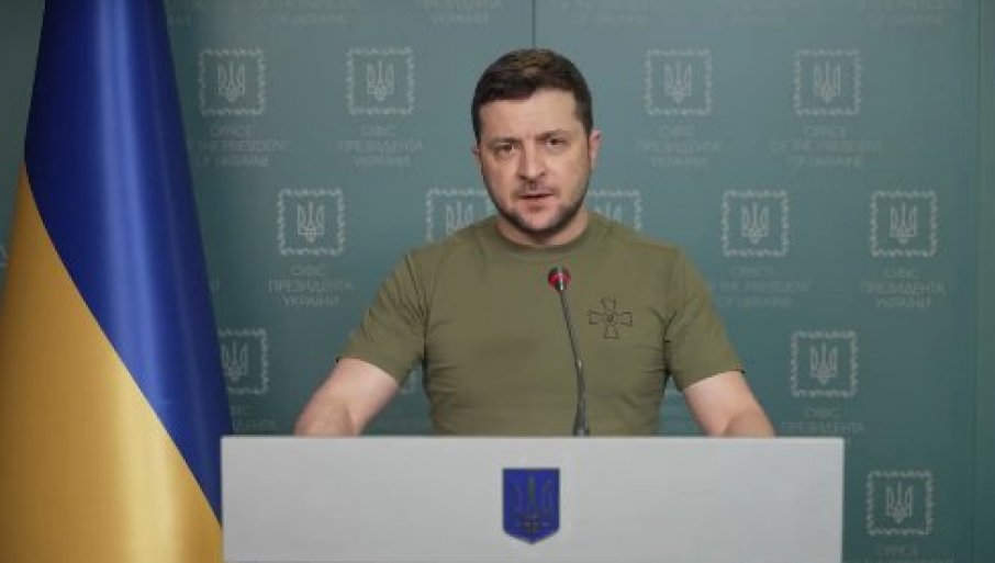 U PRODAJI LUTKA Zelenskog koja "drži govor"