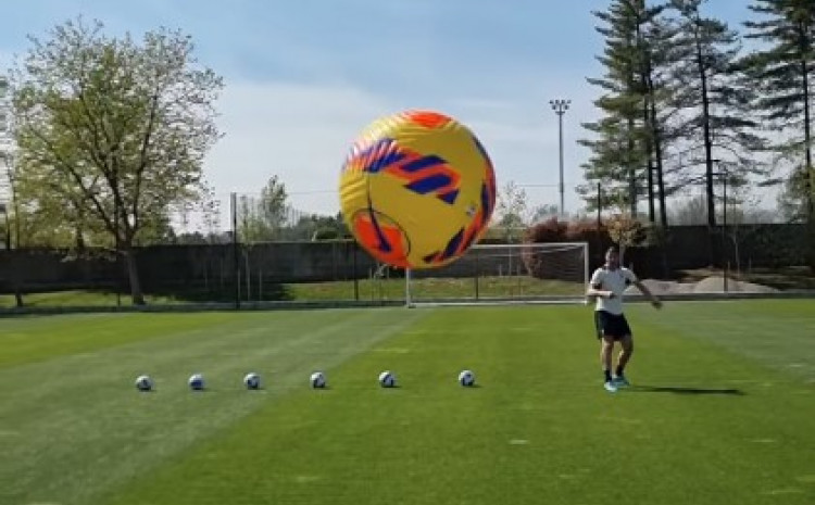 IBRAHIMOVIĆ U SVOM STILU ODGOVORIO MEDIJIMA koji ga uporno šalju u penziju (VIDEO)