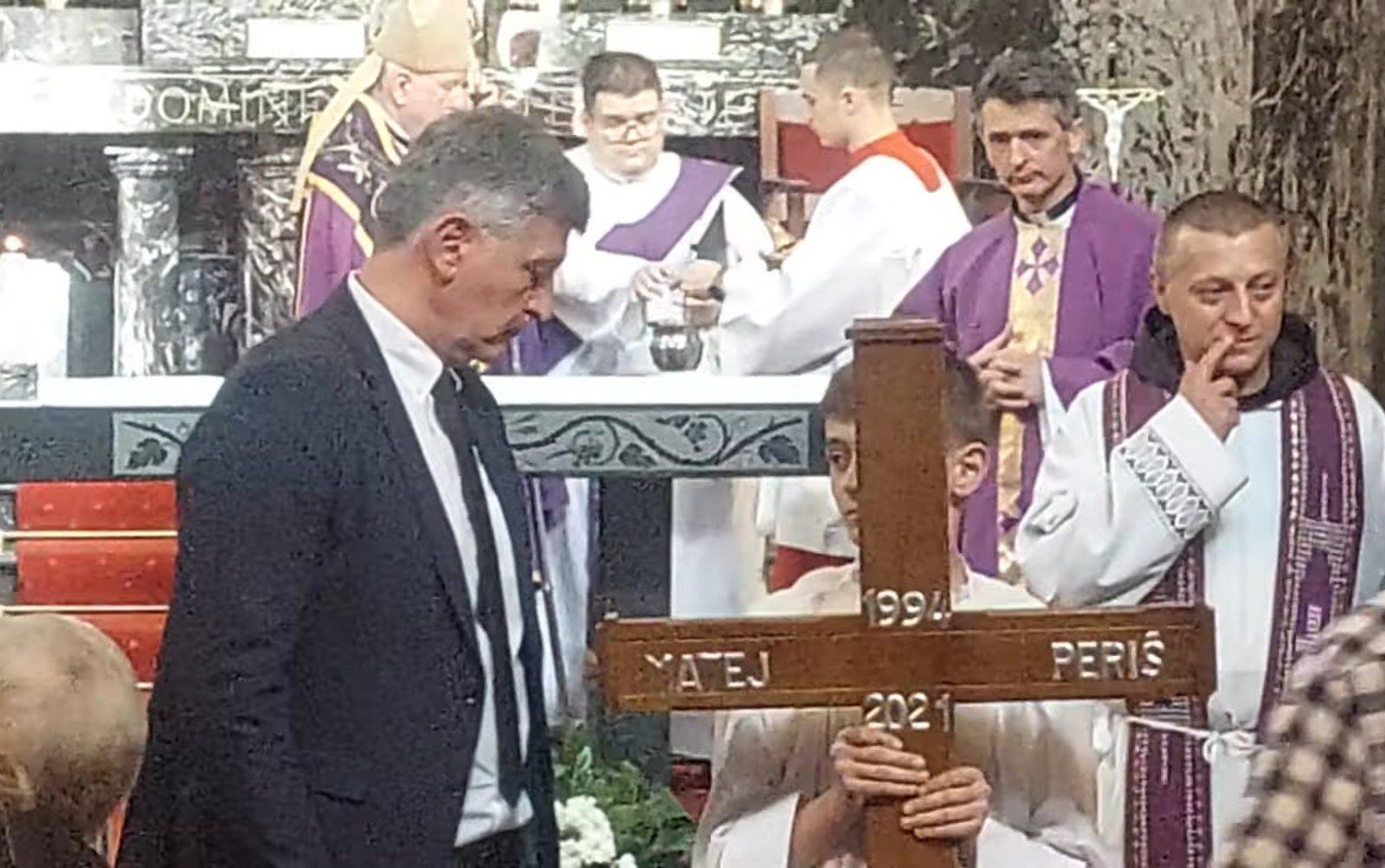 "BOLNO JE KADA POŠALJEMO SINA U HRISTOVU VOJSKU, U VEČNOST" Patrijarh Porfirije uputio poruku Nenadu Perišu