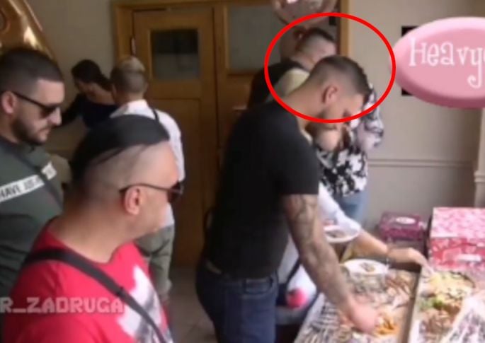 SNIMAK ZAPALIO INTERNET! Pogledajte kako se Dejan i Car ljube