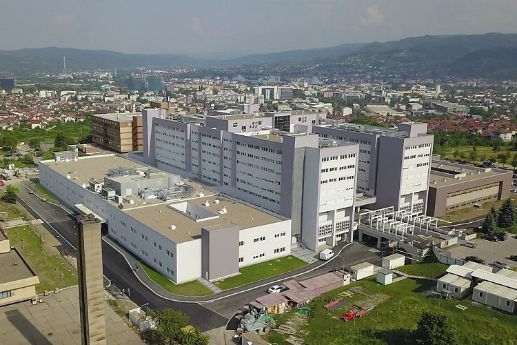 UKC RS Doktori se oglasili o stanju dječaka koji je pao sa balkona