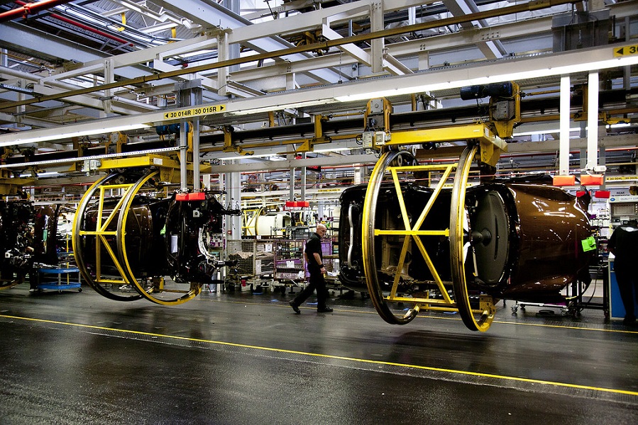 EU sankcije Rusiji donose industrijske žrtve! Auto gigant ostaje pri uglju!