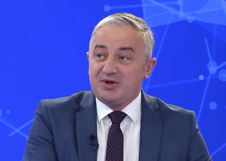 BORENOVIĆ INICIRAO HITNO USVAJANJE ZAKONA O AKCIZAMA, SNSD BLOKIRA: „Pitajte komšije koliko bi im značilo 30 KM uštede po rezervoaru goriva“