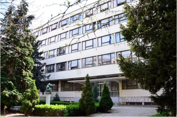 HAOS NA STRANICI MINISTARSTVA FINANSIJA: Prodaja telefona, popis menadžera, natpisi na latinskom i kineskom...