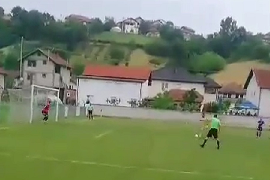 GOLMAN TUKAO PENAL ZA TELEVIZIJSKE ŠPICE Čuvar mreže BH niželigaša upisao savršen pogodak (VIDEO)