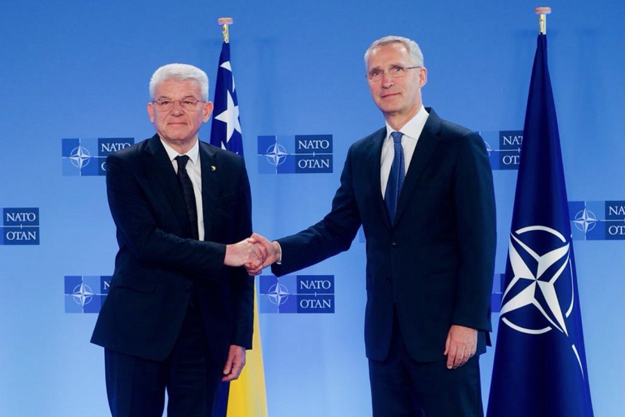 JENS STOLTENBERG: "NATO će učiniti više kako bi produbio saradnju sa BiH"