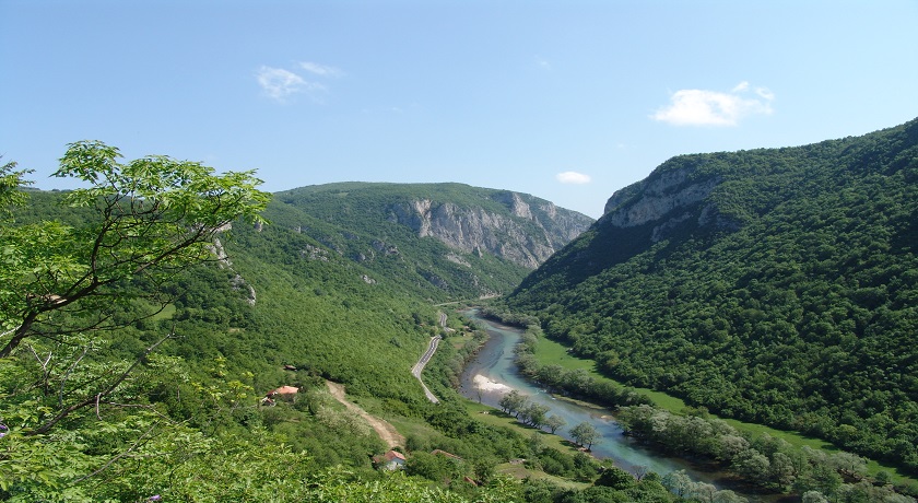 Obustava saobraćaja i danas u kanjonu Tijesno
