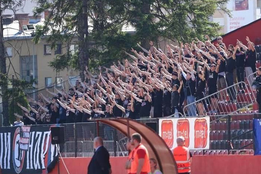 NAKON PORAZA BORCA NAVIJAČI UČINILI NESVAKIDAŠNJI GEST Lešinari odali počast JNA vojsci u Tuzlanskoj koloni