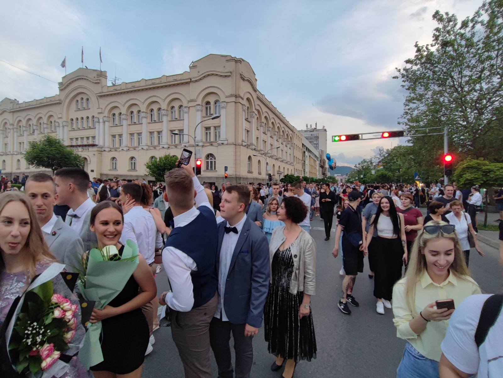 (FOTO) USPOMENE SU LIJEPE, A MATURE OSTAJU NAJDRAŽE! Stanivuković objavio fotografiju sa svoje mature i povodom Dana grada saopštio prelijepu vijest