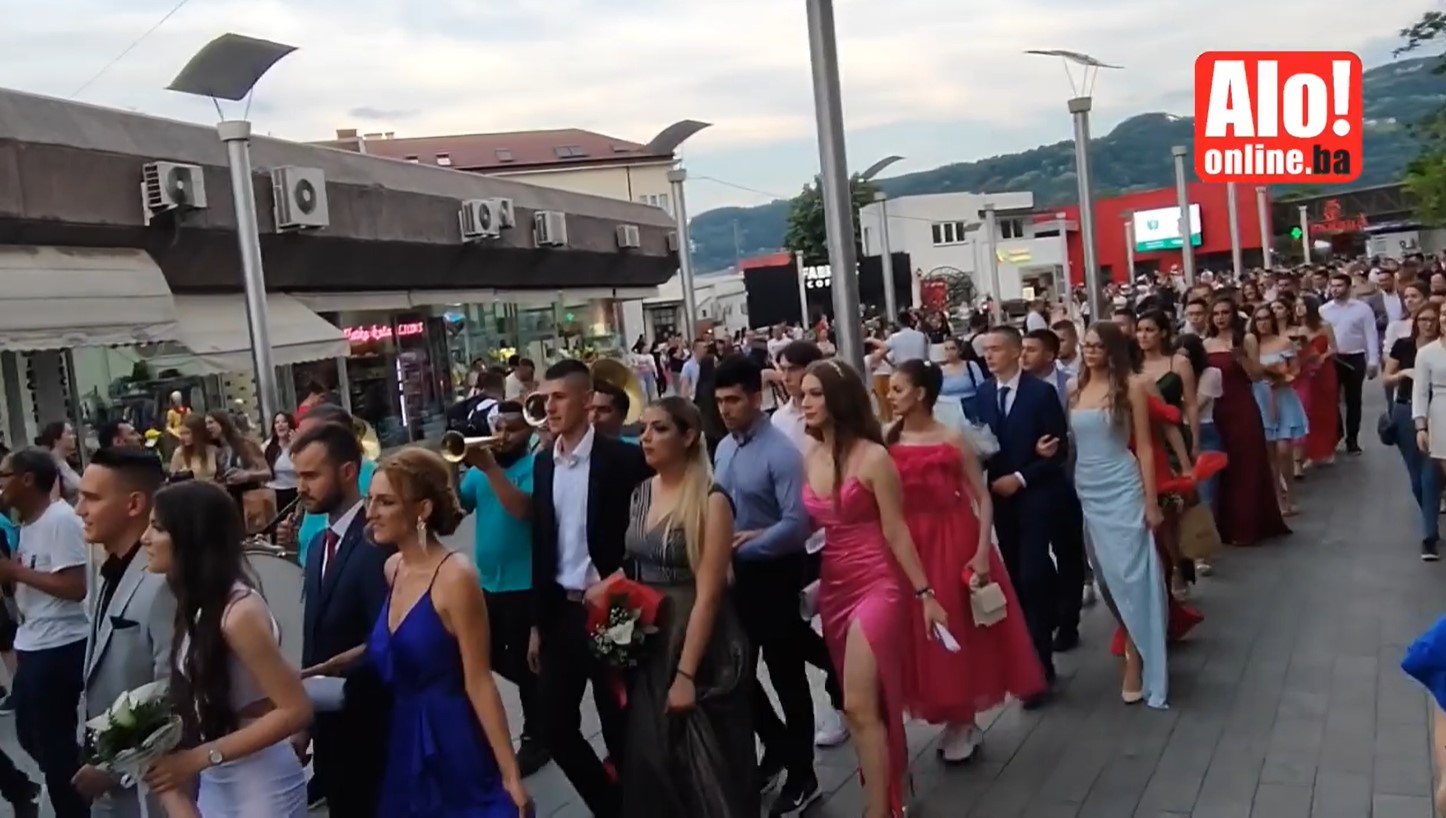 “SESTRE PO HALJINAMA” 100 haljina čeka maturantkinje koje ne mogu da priušte odjeću