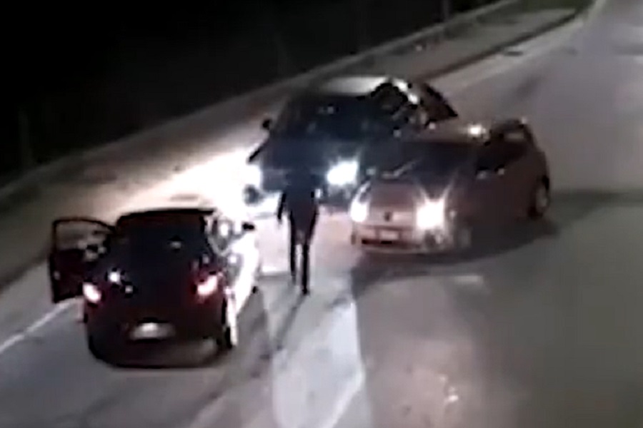 NAVIJAČI PRESRELI IGRAČA AVELINA I SKINULI GA NA ULICI Policija traga za akterima incidenta (VIDEO)