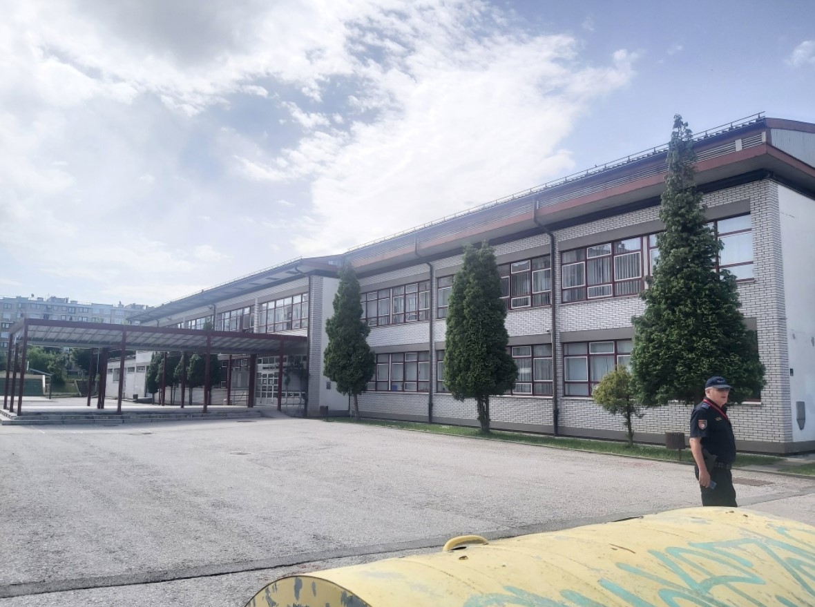SARAJEVSKE ŠKOLE DOBILE JEZIVU PORUKU „Ja sam nakaza, ubiću djecu“ (FOTO)