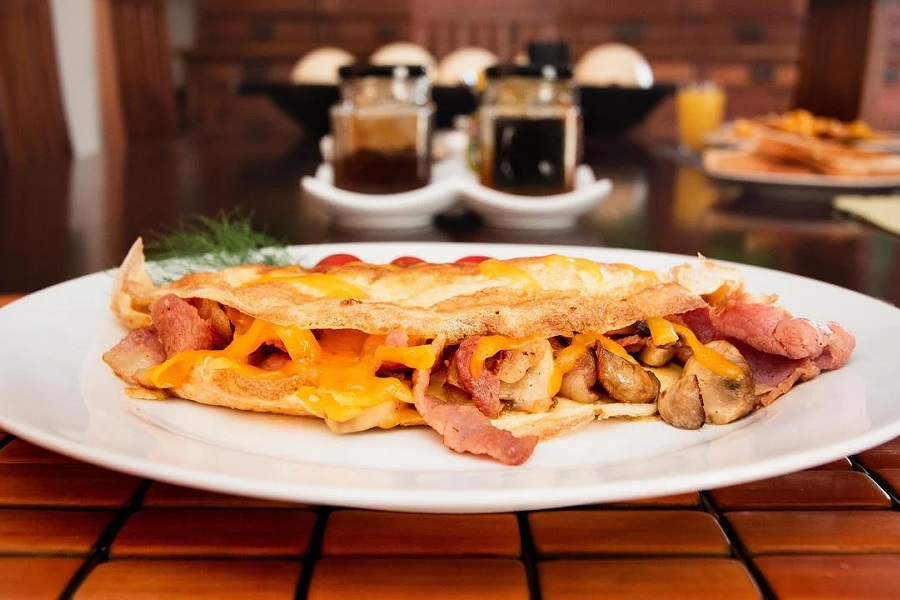 RECEPT ZA DORUČAK: Omlet sa slaninom