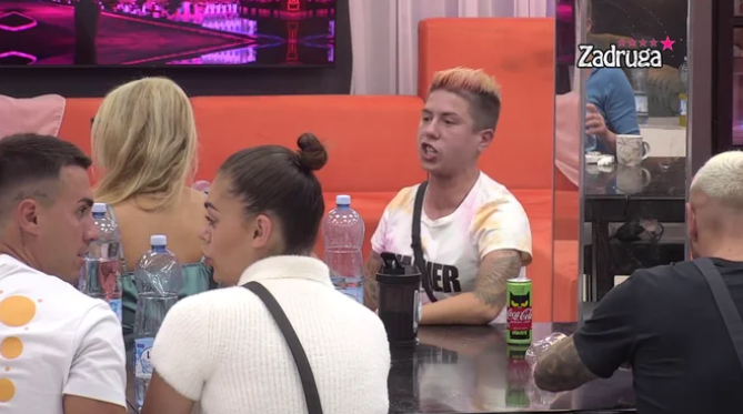 SANDRA REŠIĆ NA STUBU SRAMA Milica i Mensur u ratu (VIDEO)